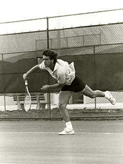 Photograph of a men's tennis player during a game