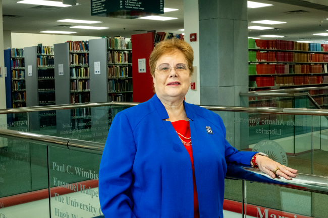 Linda's Headshot 650x433px