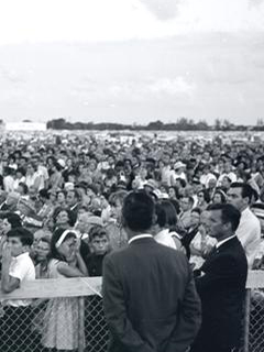 Photograph of a crowd at FAU's first dedication